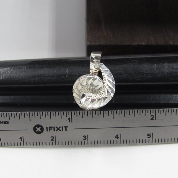 Size 8 Sterling Silver Unique Design Band Ring - Picture 6 of 7